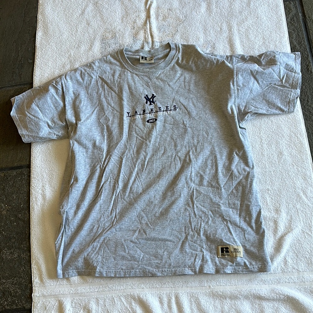 Men’s New York Yankees T-Shirt - XL.  Russell Athletic.